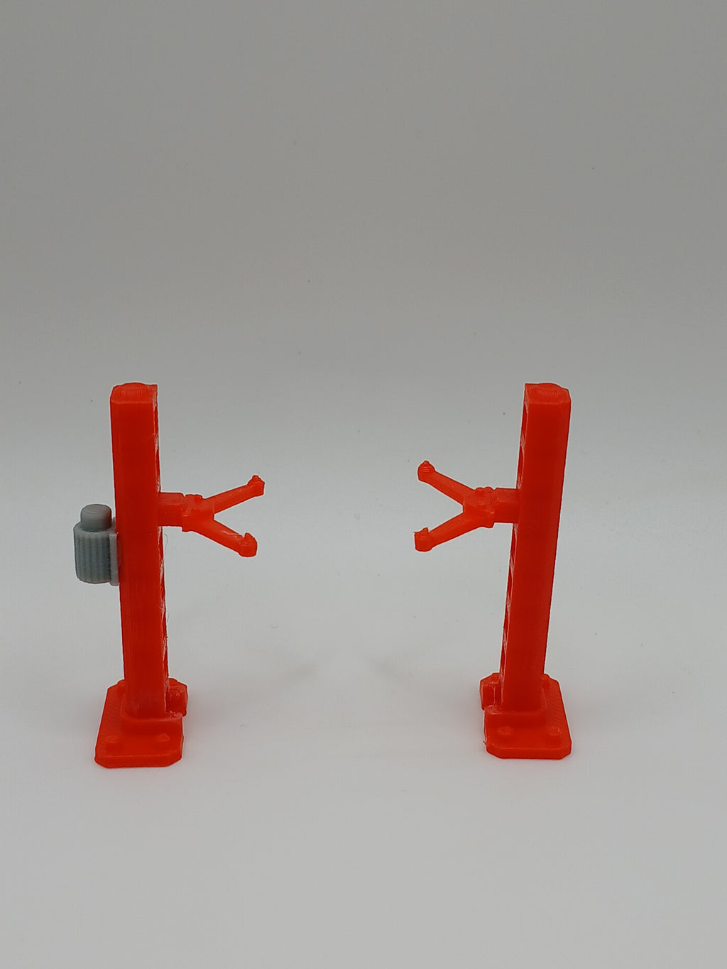 1:64 Scale Red 2-Post Car Lift Garage Workshop Diorama Kit