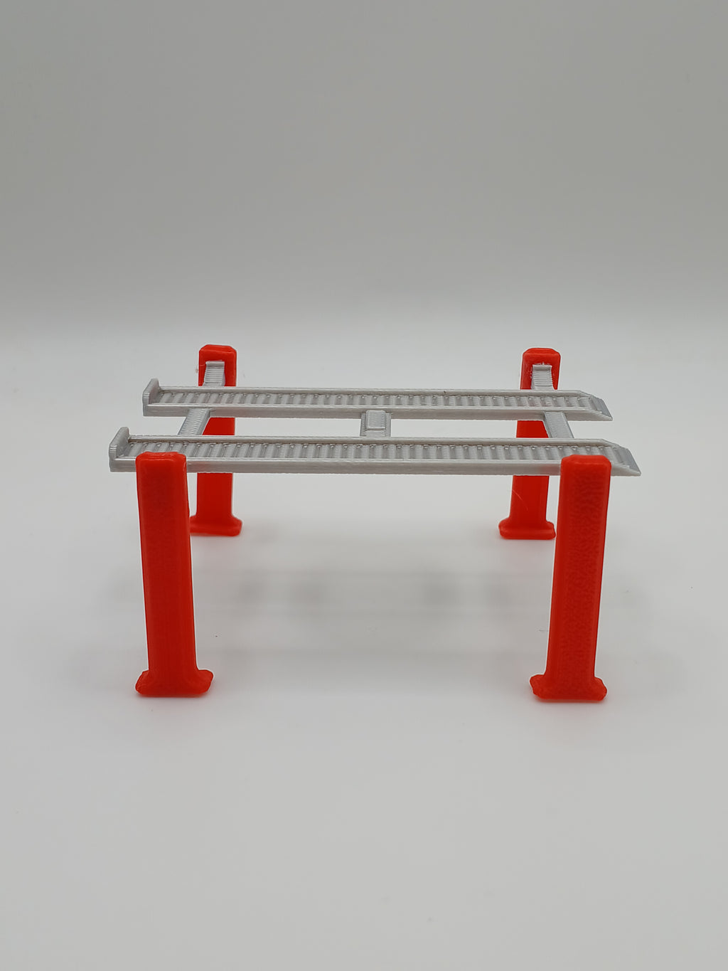1:64 Scale Red 4-Post Car Lift Garage Workshop Diorama Kit