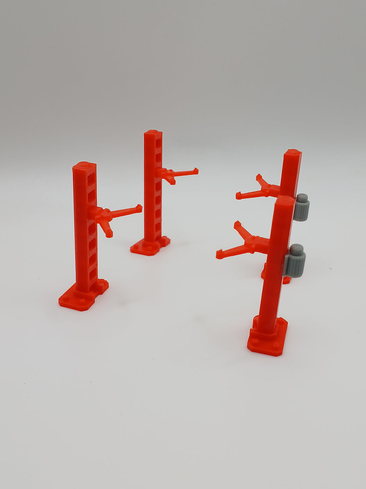 1:87 HO Scale Red 2-Post Car Lift Garage Workshop Diorama Kit