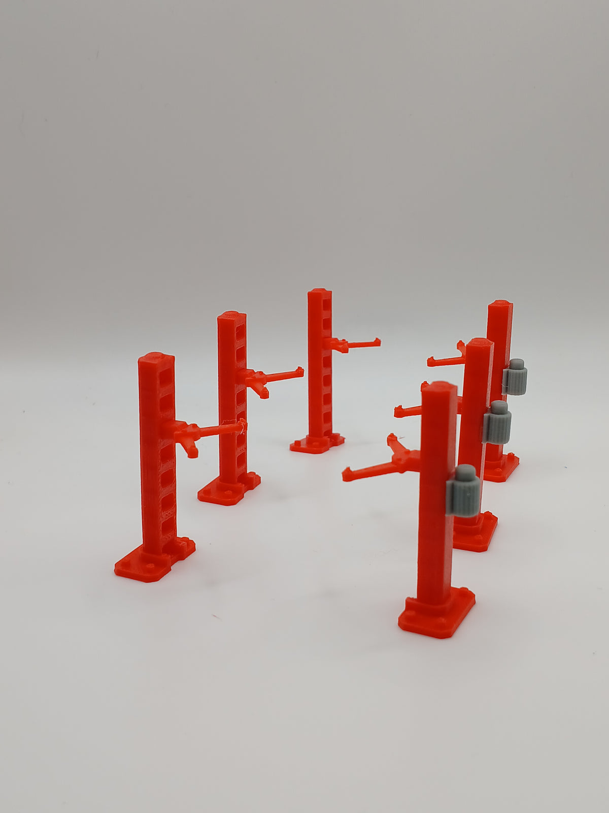 1:64 Scale Red 2-Post Car Lift Garage Workshop Diorama Kit