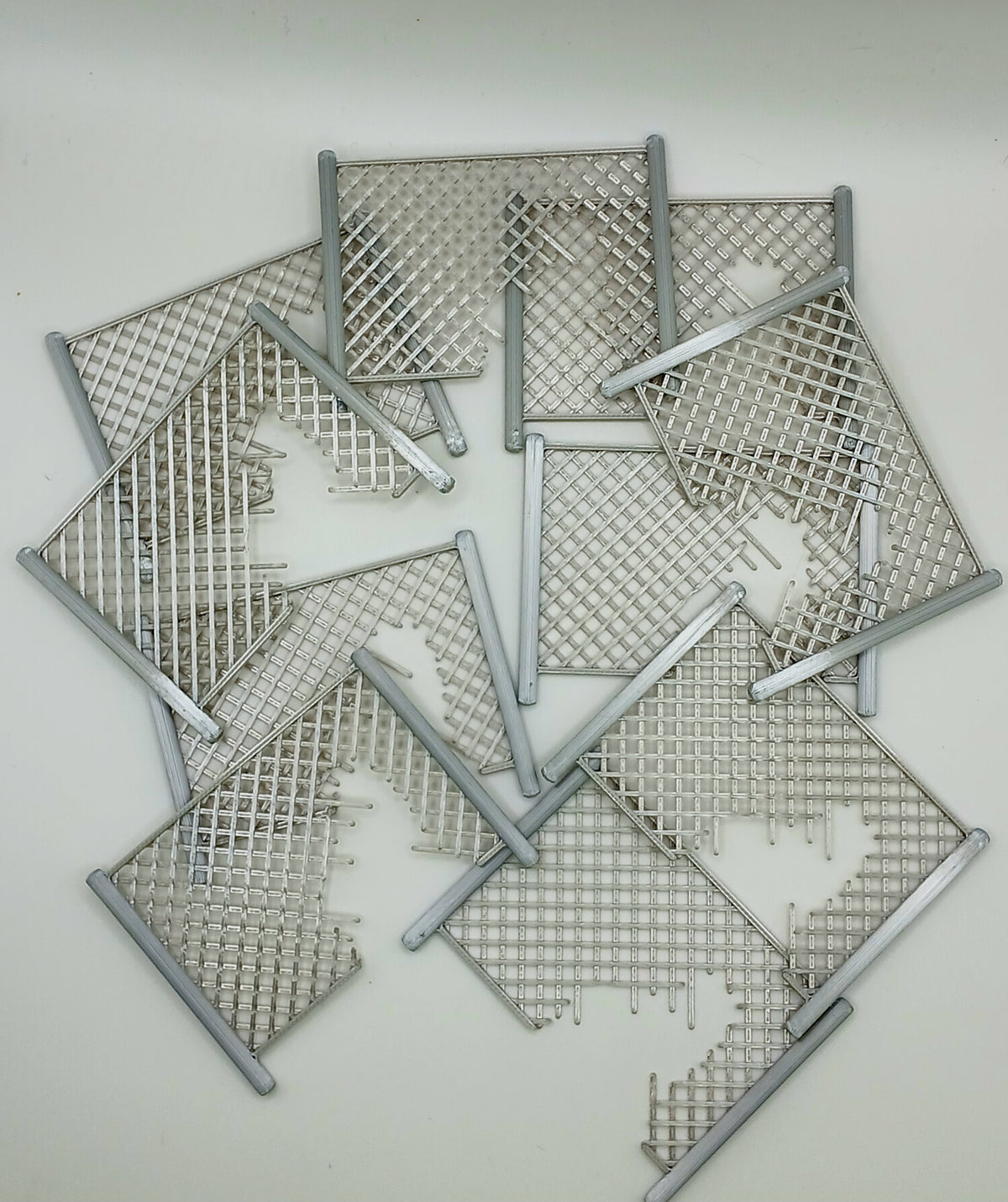 1:64 Scale Broken Silver Fence Diecast Diorama Accessory