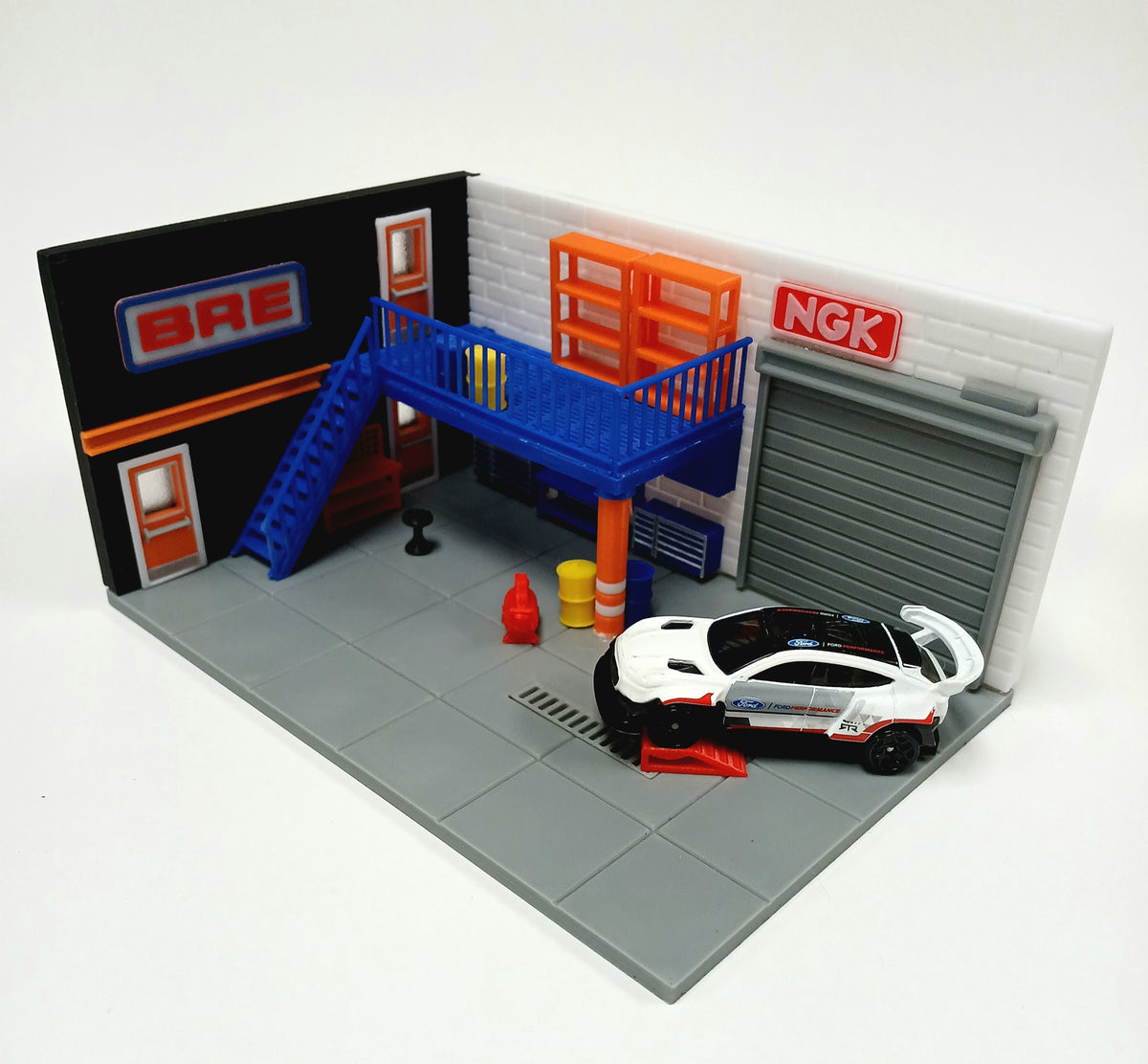 1:64 Scale Racing Garage Diorama Building Kit 3D Printed Workshop
